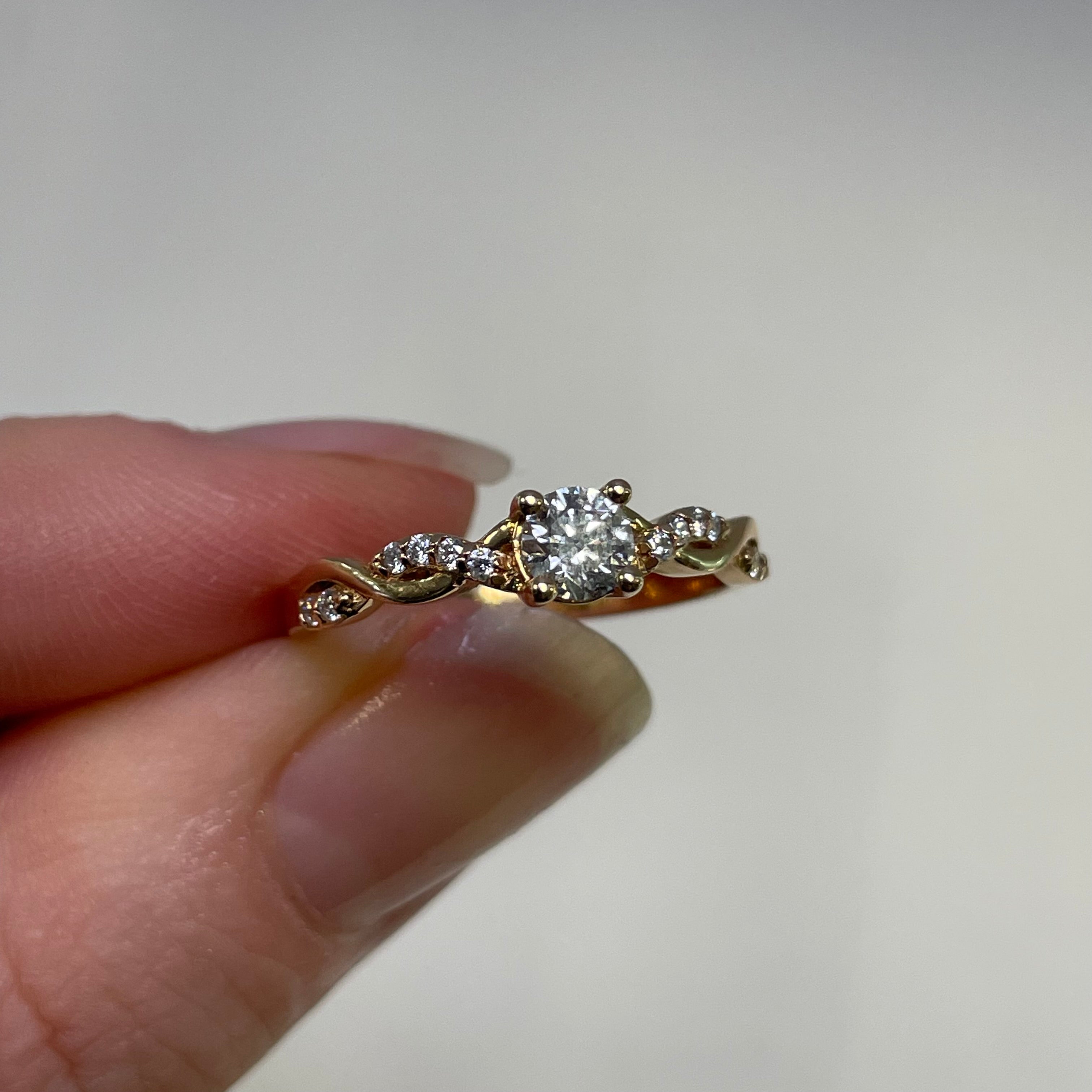 Ella 18ct Rose Gold Round Diamond Engagement Ring with Twist Diamond Shoulders (Size O)