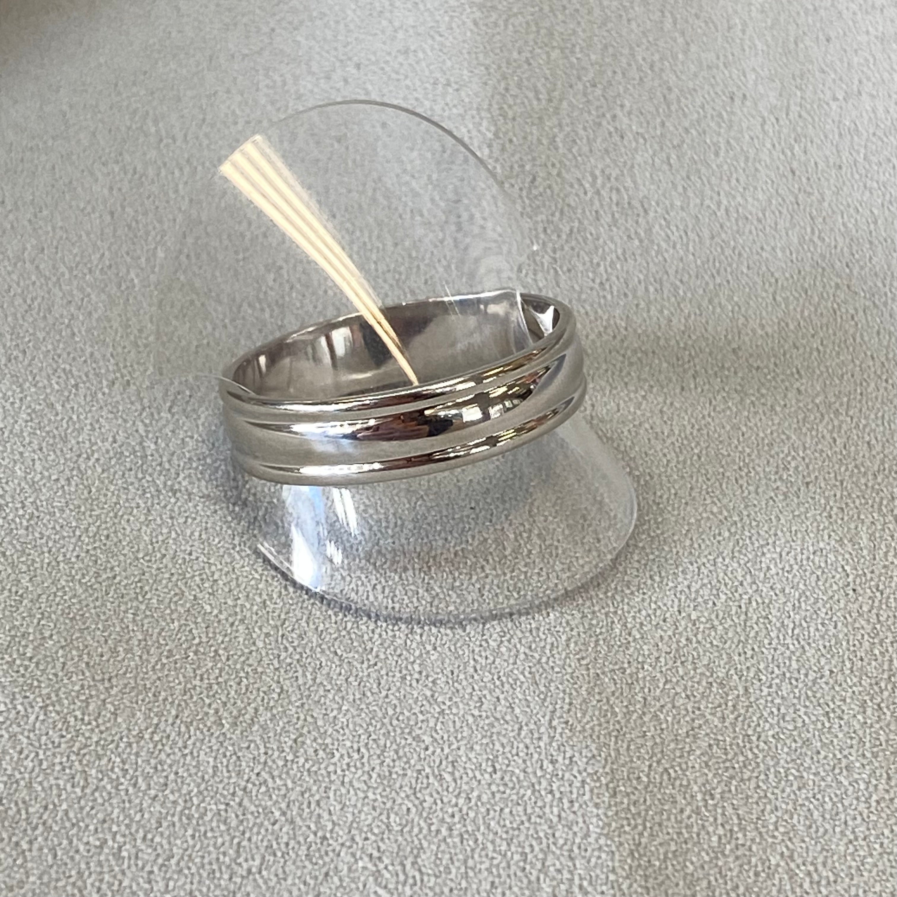 Noah 9ct White Gold Rolled Edge Mens Ring (Size W 1/2)