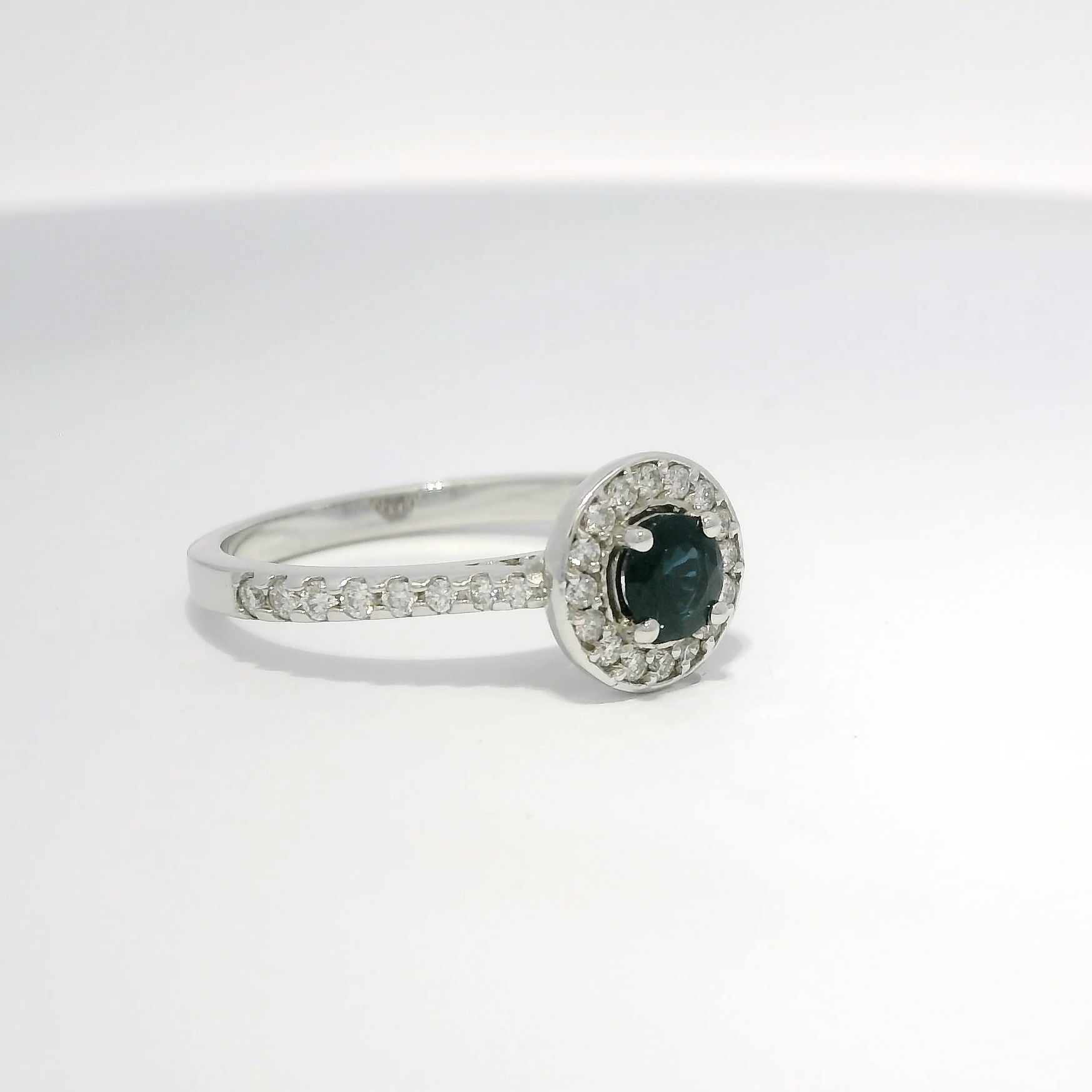 Jaida 9ct White Gold Round Cut Sapphire Diamond Ring (Size O)
