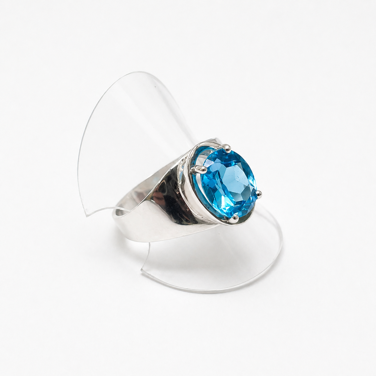 Cordelia Blue Topaz 9ct White Gold Ring (Size Q)