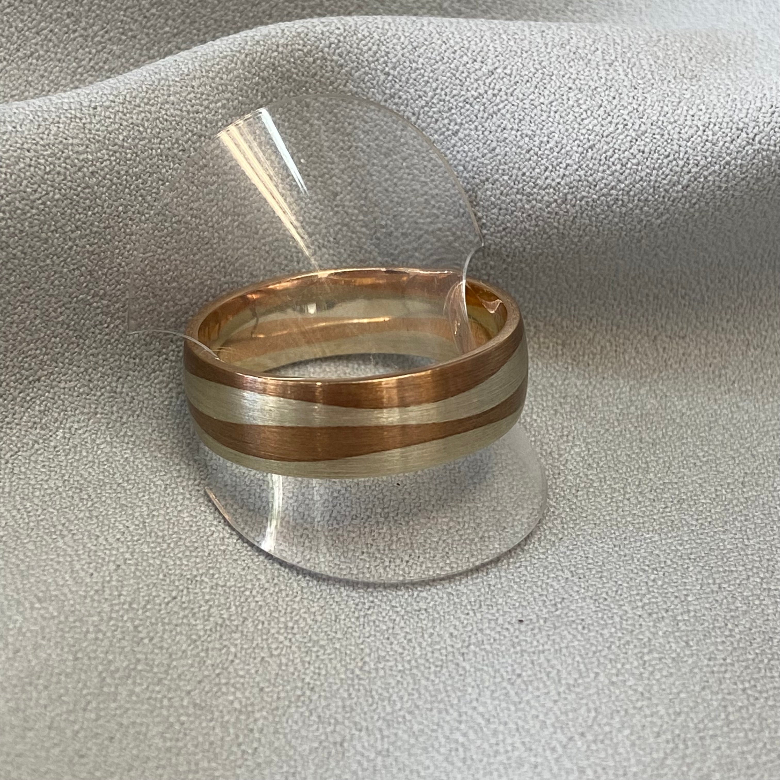 Bobby Two-Tone 9ct Gold Wave Mens Ring (Size X)