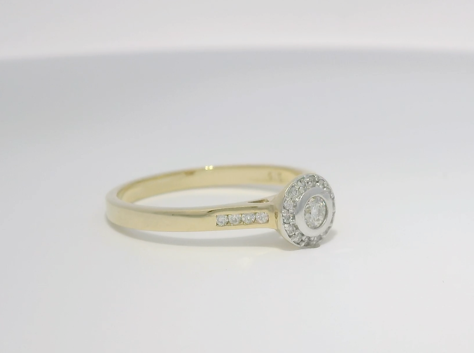 diamond gold engagement ring