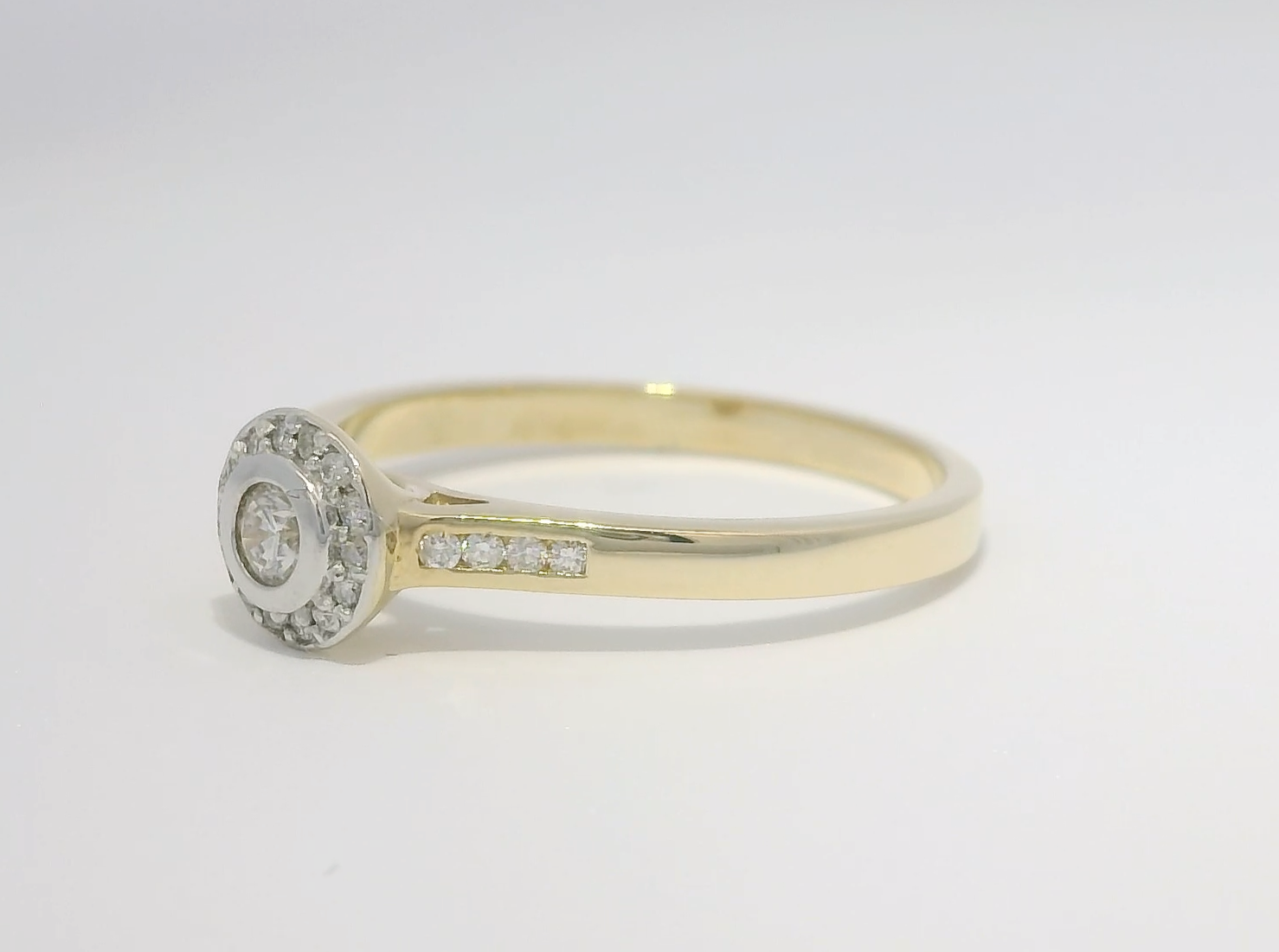 diamond gold engagement ring