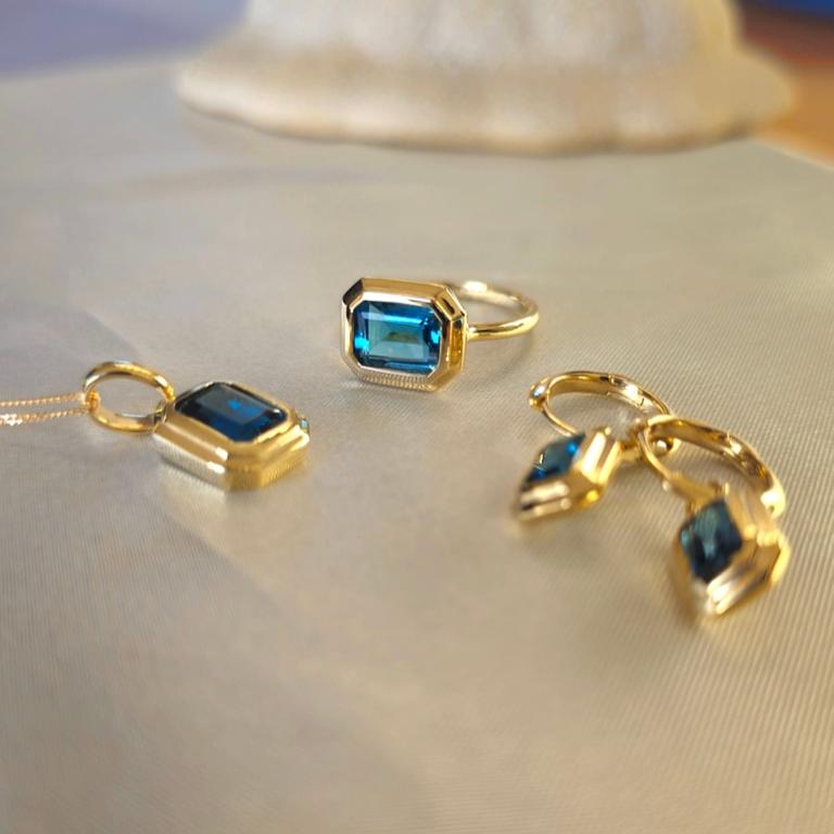 Stunning Blue Topaz set! 💙
Each piece is made from 9ct ✨yellow gold, featuring blue topaz in a bezel setting. Where them together or style them individually!