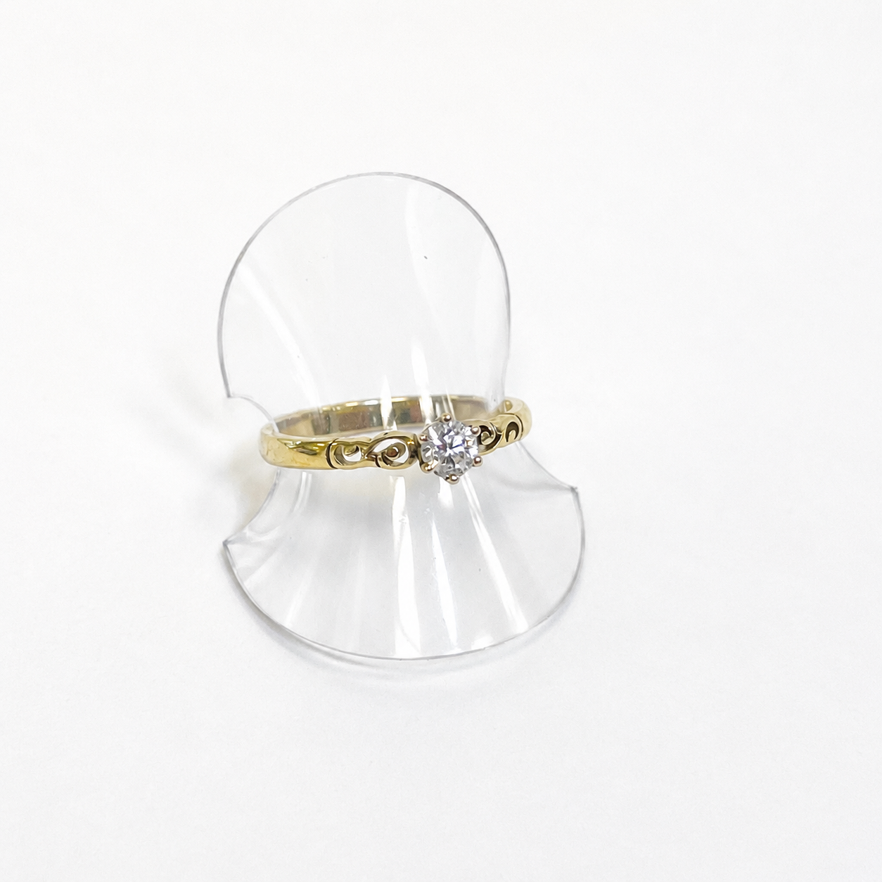 Zoe 9ct Gold 0.26ct Diamond Filigree Engagement Ring (Size M)
