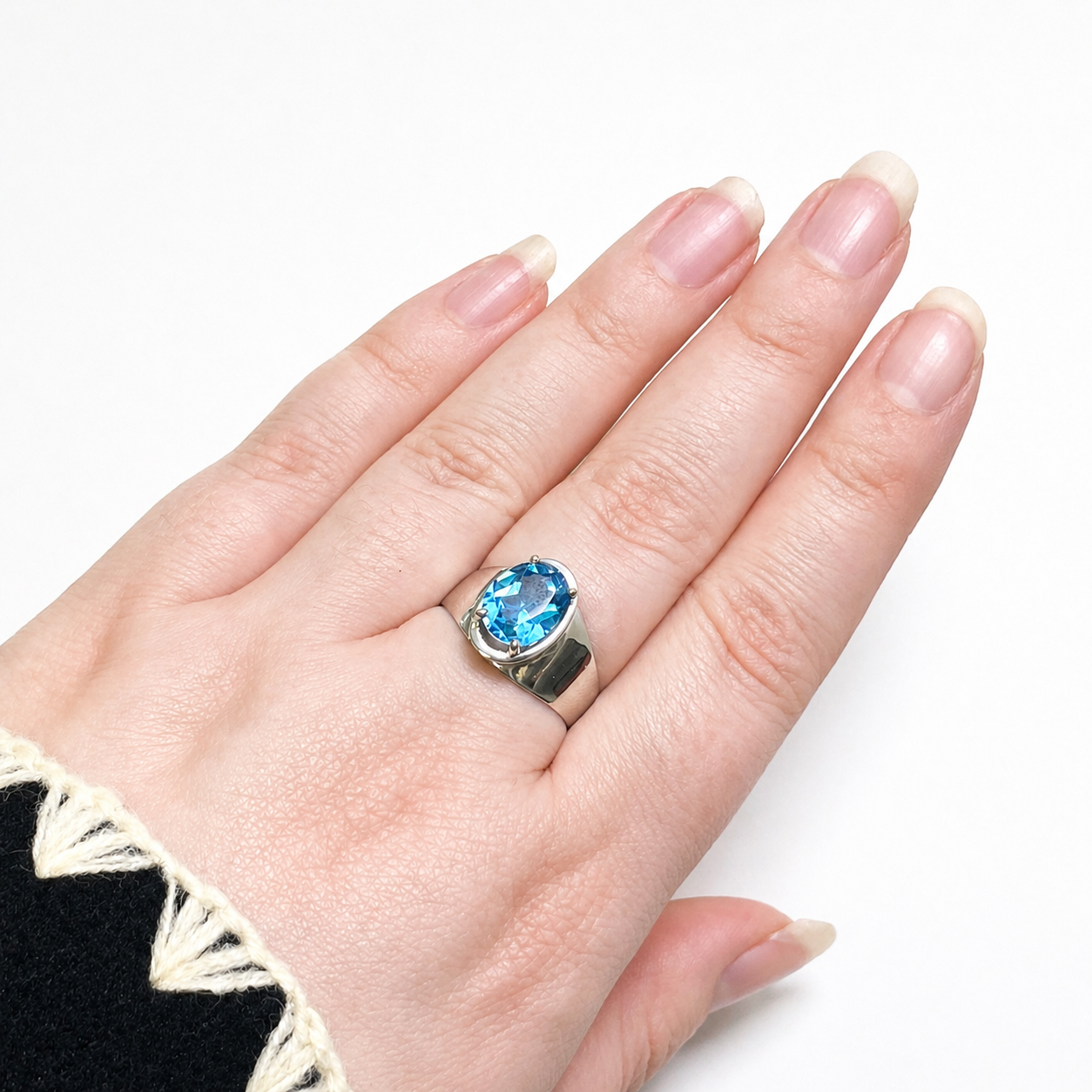 Cordelia Blue Topaz 9ct White Gold Ring (Size Q)