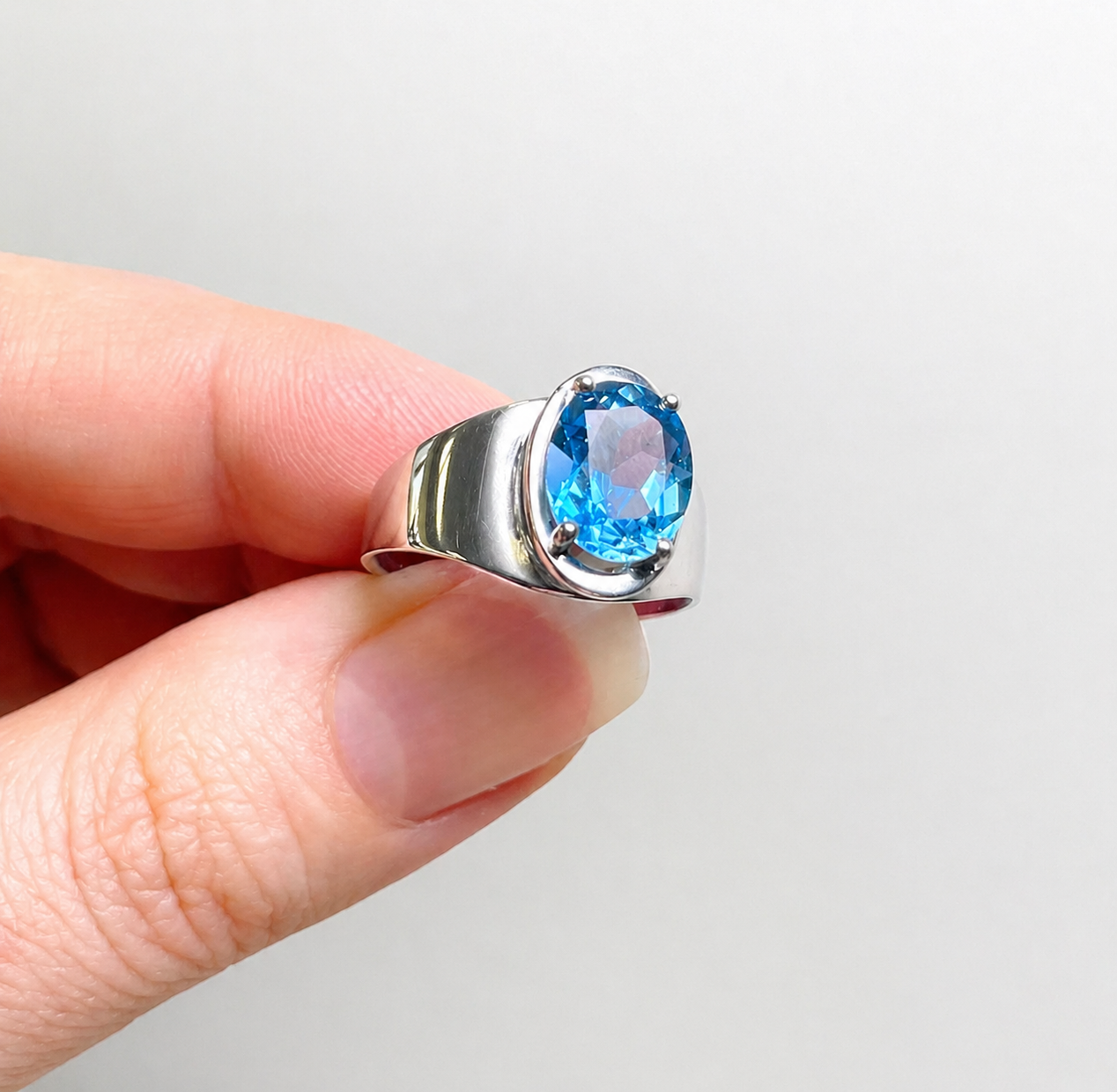 Cordelia Blue Topaz 9ct White Gold Ring (Size Q)