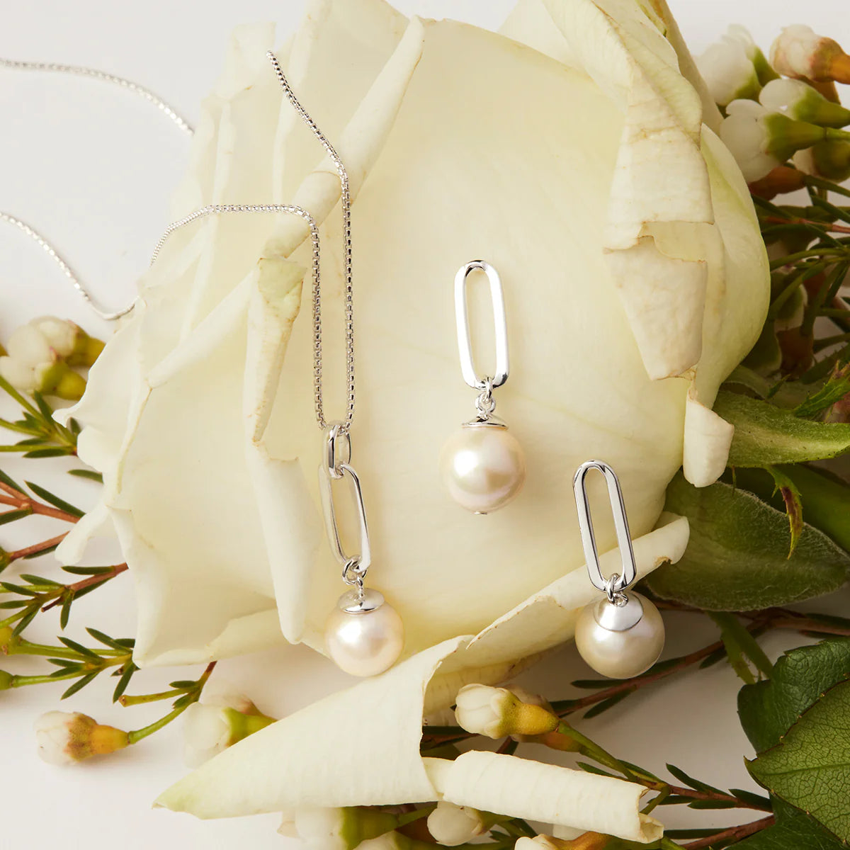 The Enchantress Pearl Pendant Necklace