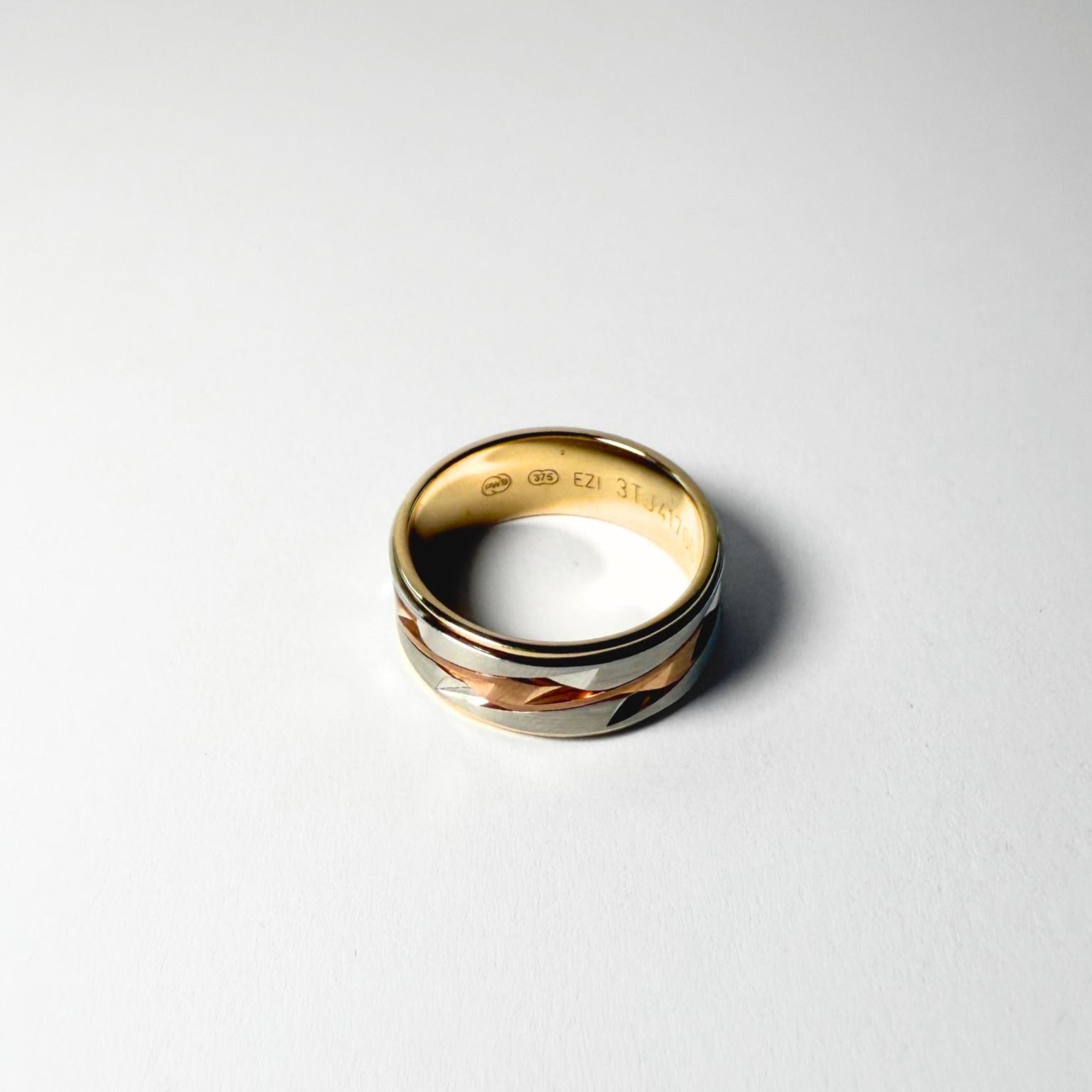Oliver Tri-Tone 9ct Gold Mens Ring (Size X)